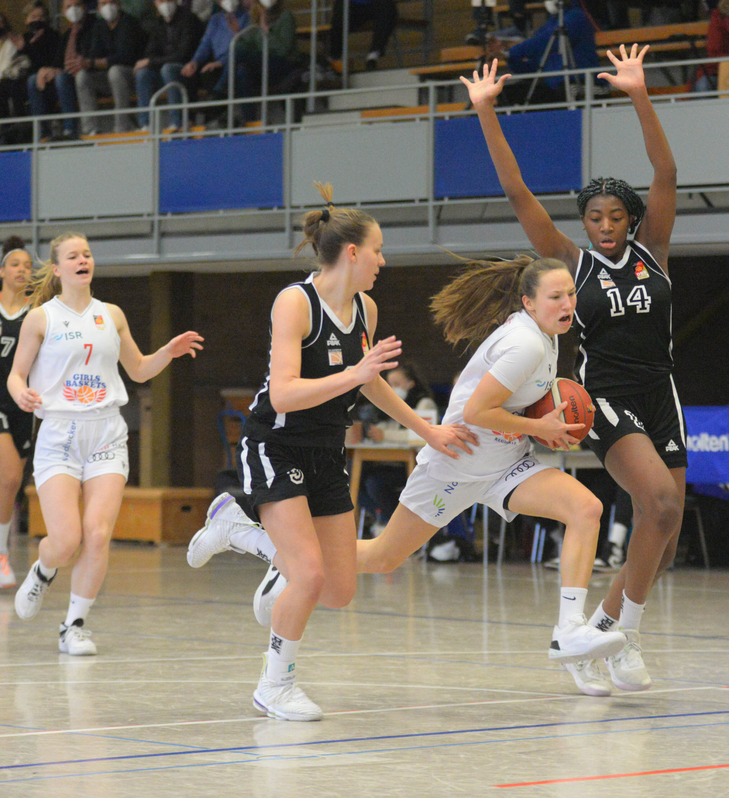 WNBL2021-22Girls-Baskets_Annouk Weber