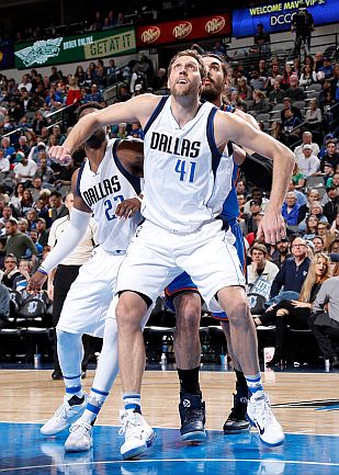 NowitzkiDirk2017vsOKCRebound-300