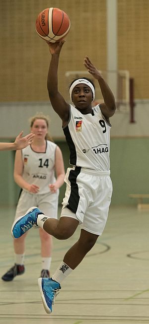 WNBL2016Asuamah-KofohvsGBBW-300breit