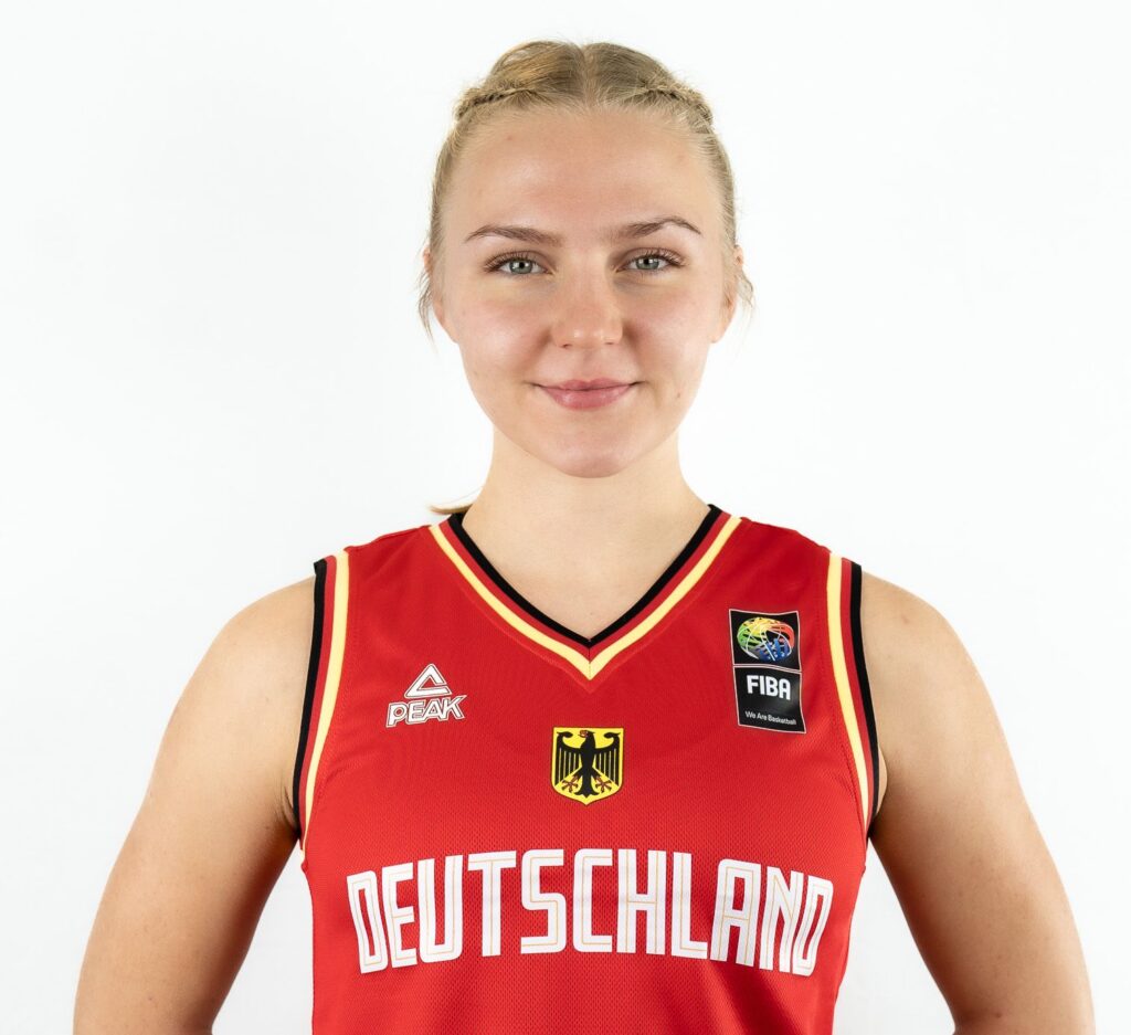 SchifferJessika2022Portrait