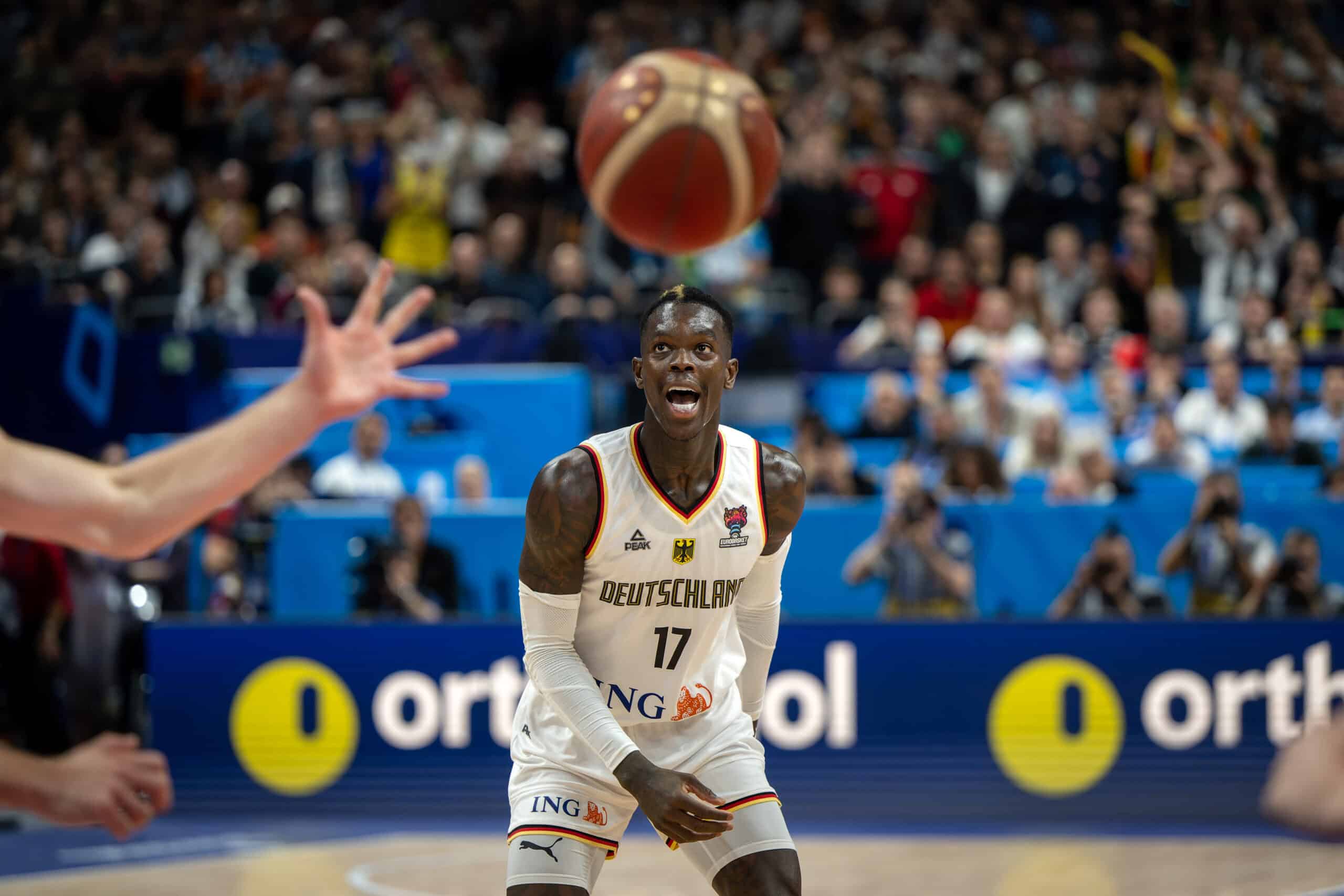 Basketball Berlin 16.09.2022
Eurobasket 2022
Halbfinale
Deutschland (GER) - Spanien (ESP)
Dennis Schröder / Schroeder (Deutschland, No.17) Schröder Schroder
Foto: camera4
