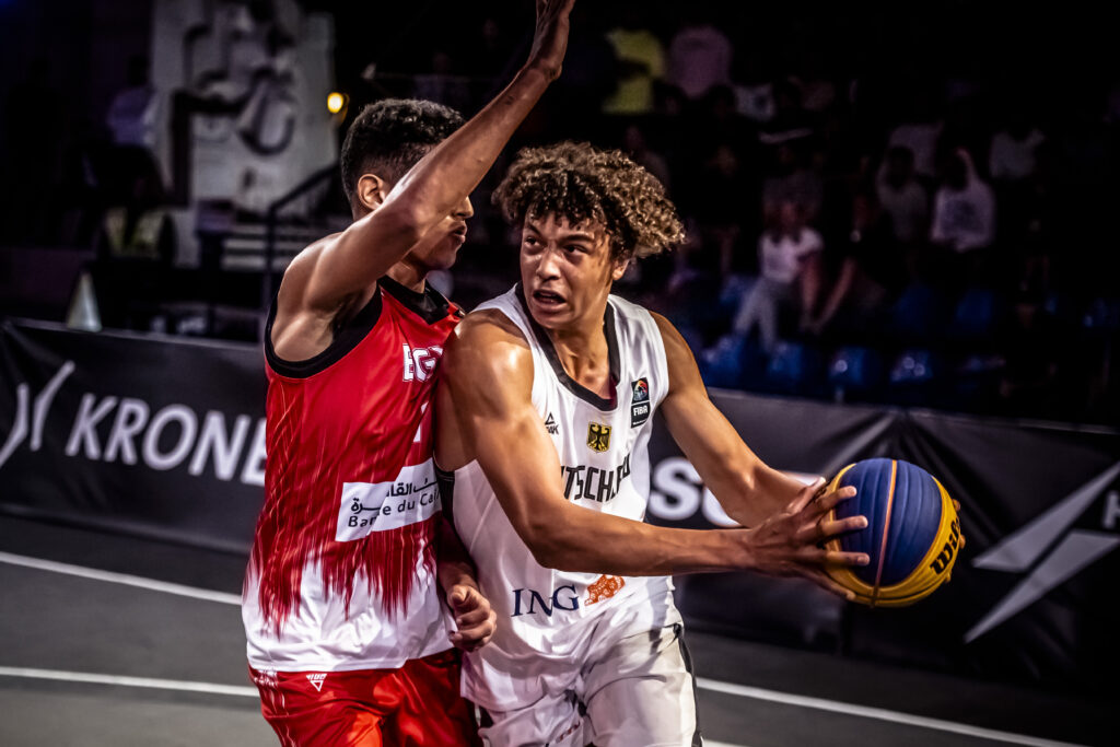 Linus Beikame auf dem Court