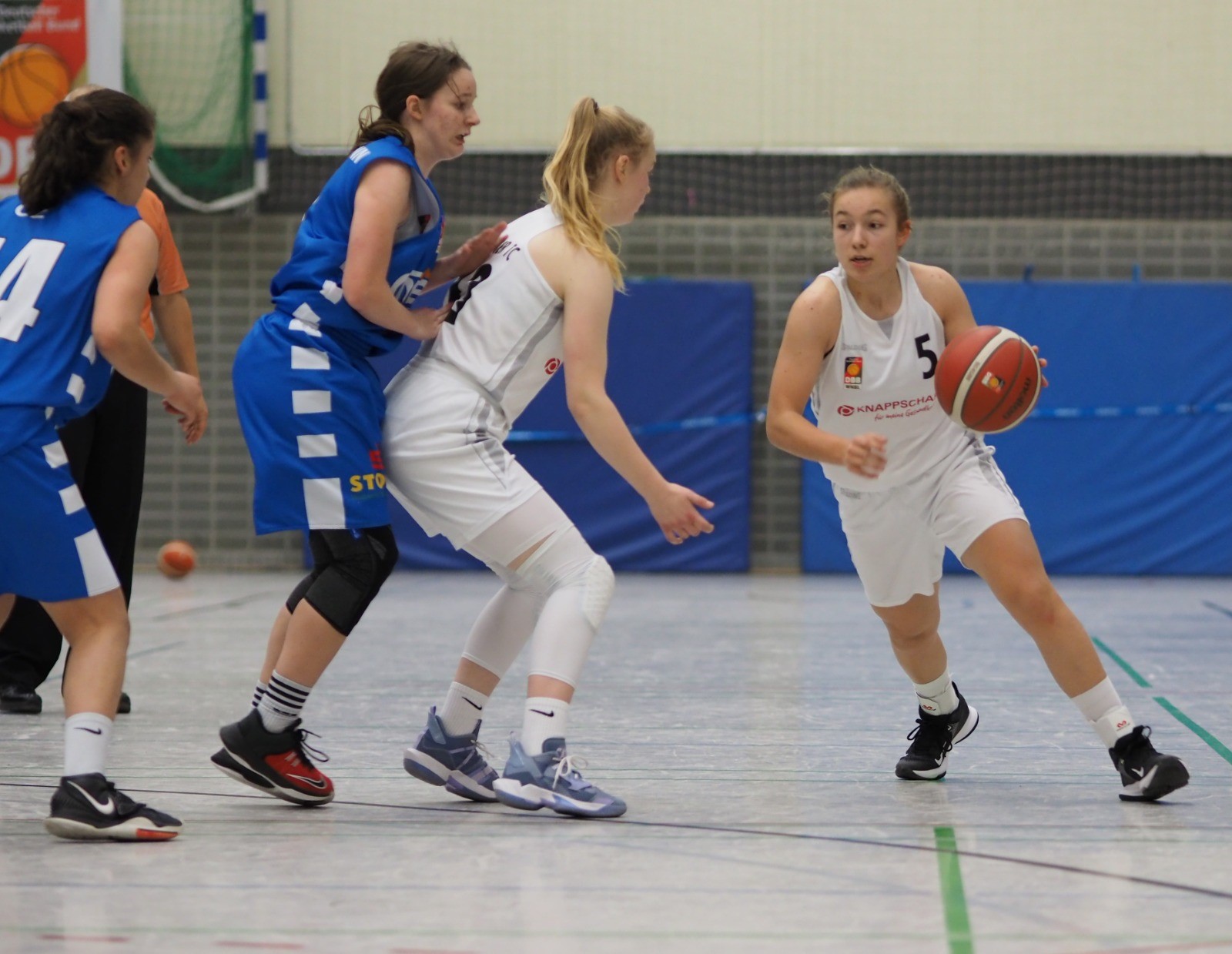 WNBL2021-22LangermannLara