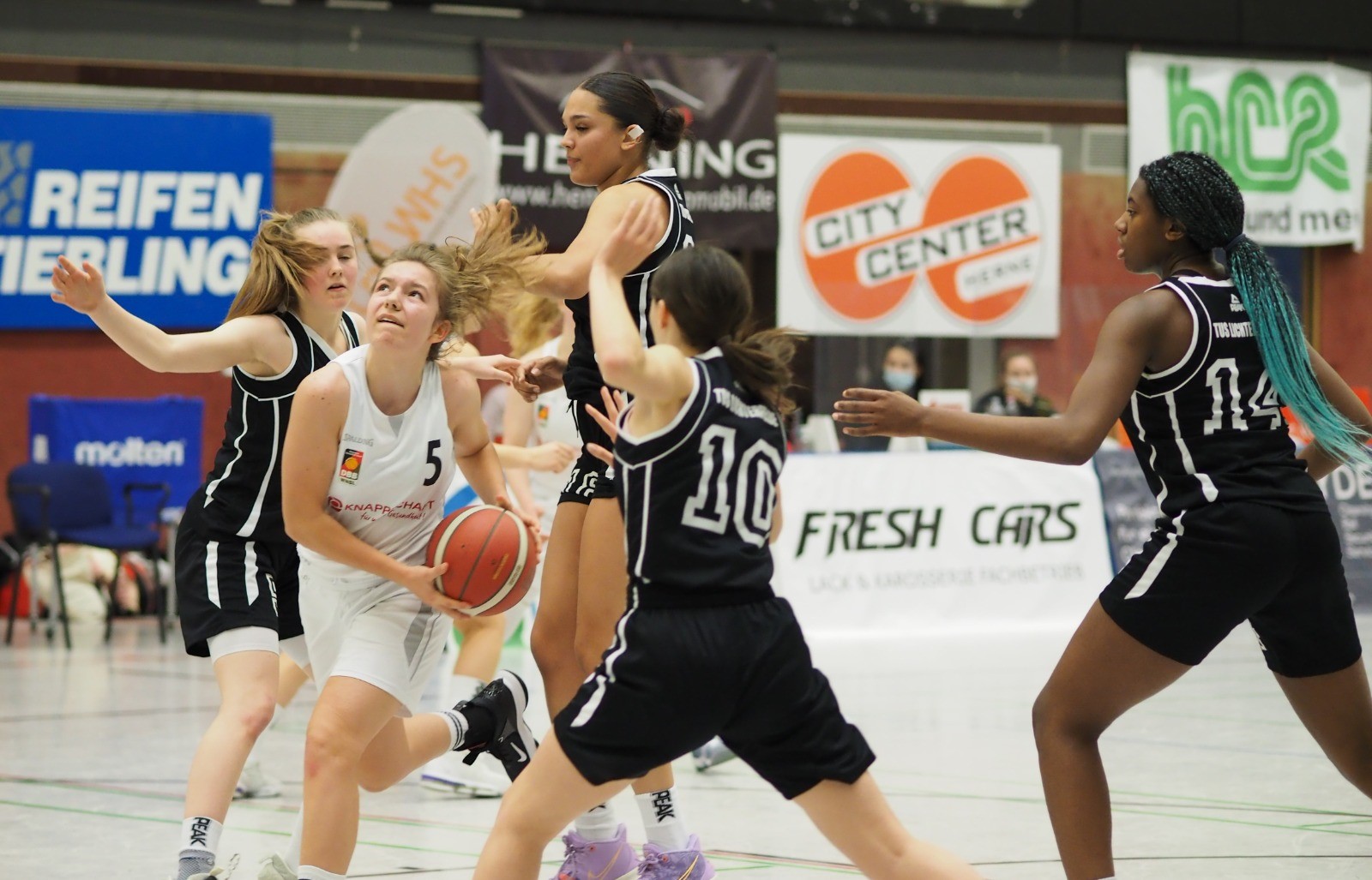 WNBL2021-22LangermannLara