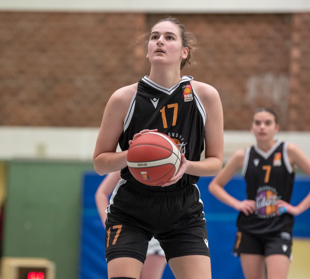 WNBL2022-23HansAlexa