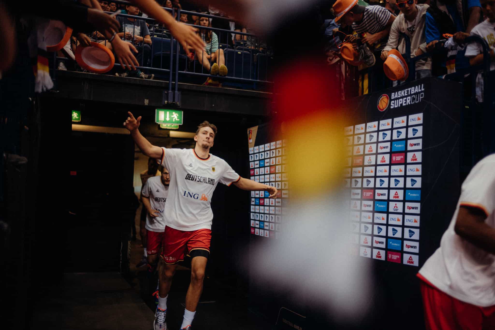Franz Wagner beim Einlaufen vor dem letzten Spiel des Supercups 2022 gegen Serbien.