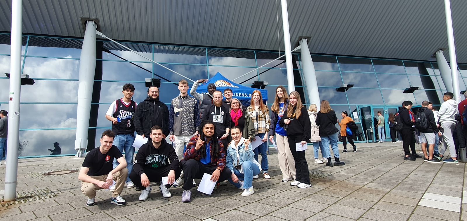 Gruppe vor Halle_Frankfurt
