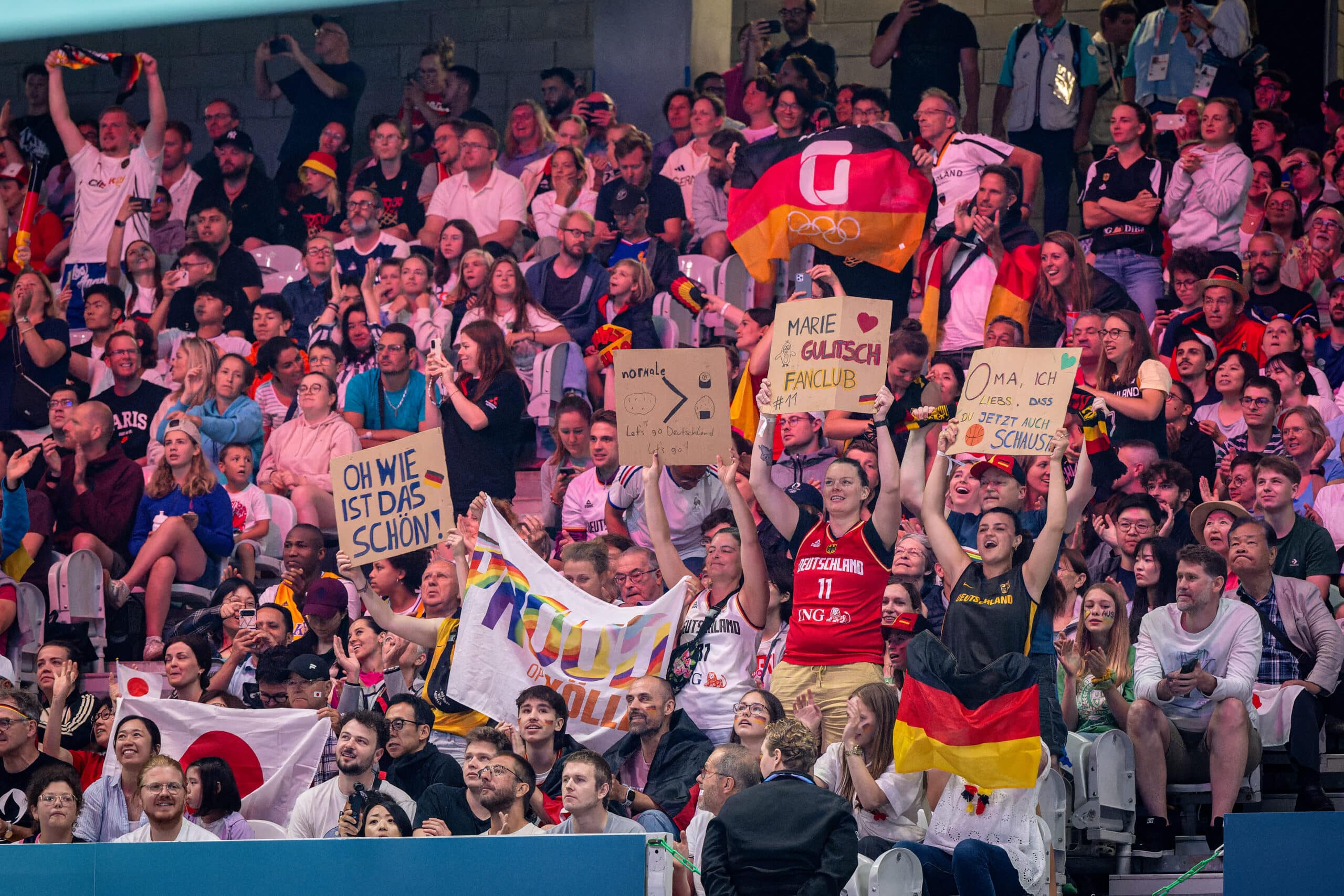 Olympische Spiele Paris 2024
Basketball Lille 01.08.2024
Vorrunde Frauen Damen
Deutschland (GER) - Japan (JPN)
Deutsche Fans
Zuschauer
Foto: Tilo Wiedensohler/camera4