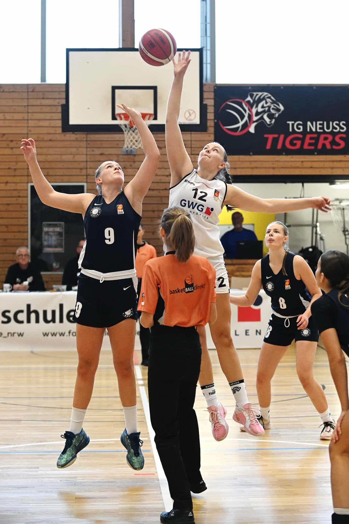 01-Tipoff