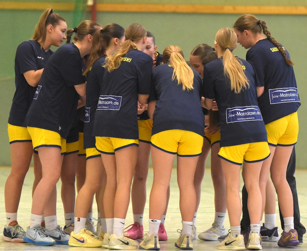 WNBL 2024-2025 game 6 12.01.2025 vs RBD_huddle before the game