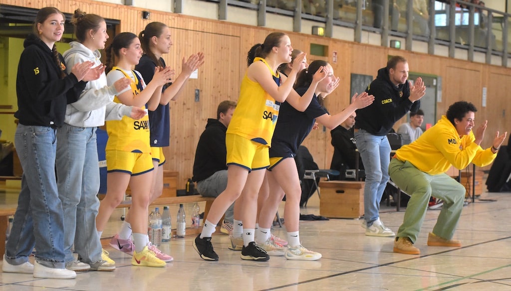 WNBL 2024-2025 game 9 16.02.2025 vs OsnabrückArtland bench mob
