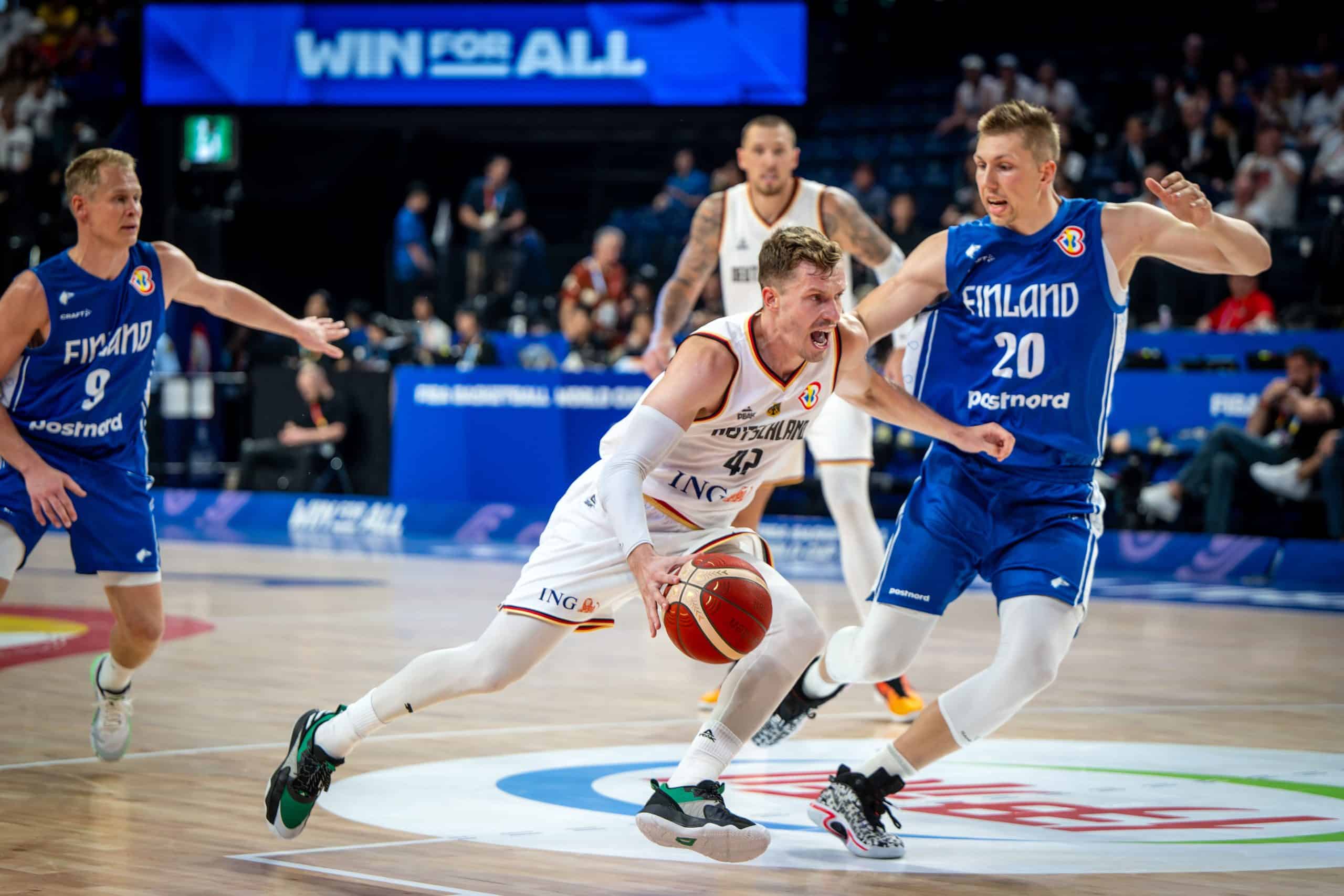 Basketball Okinawa 29.08.2023
FIBA Basketball World Cup 2023
Weltmeisterschaft der Männer
Deutschland (GER) - Finnland (FIN)
Andreas Obst (Deutschland, No.42)
Alexander Madsen (Finnland, No.20)
Foto: Tilo Wiedensohler/camera4