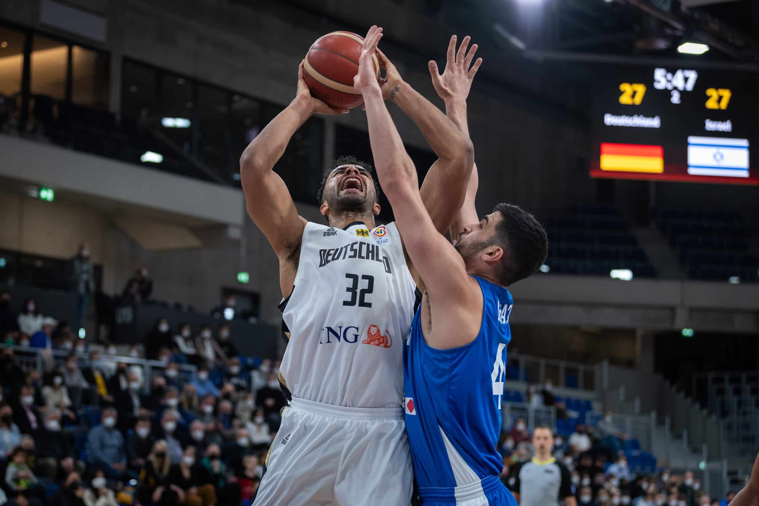 Basketball Heidelberg 28.02.2022
WM Qualifikation
FIBA Basketball World Cup European Qualifiers
Deutschland (GER) - Israel (ISR)
Johannes Thiemann (Deutschland, No.32)
Tomer Ginat (Israel, No.41)
Foto: Tilo Wiedensohler/camera4