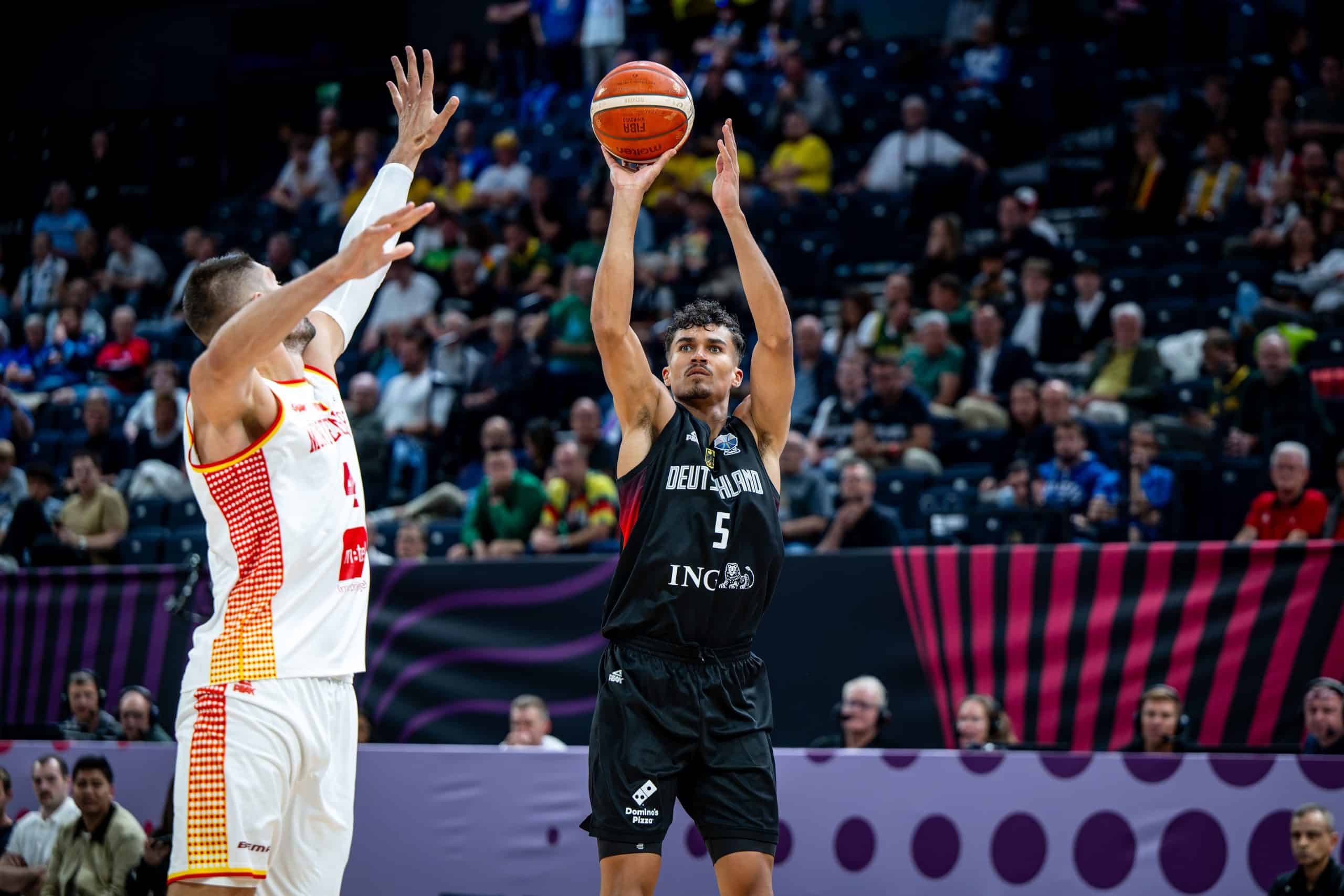 Basketball Tampere 27.08.2025
DBB Länderspiel Männer Herren
EuroBasket 2025
Vorrunde
Montenegro (MNE) - Deutschland (GER)
Tristan Da Silva (Deutschland, No.05)
Nikola Vucecic (Montenegro, No.04)
Foto: Tilo Wiedensohler/camera4