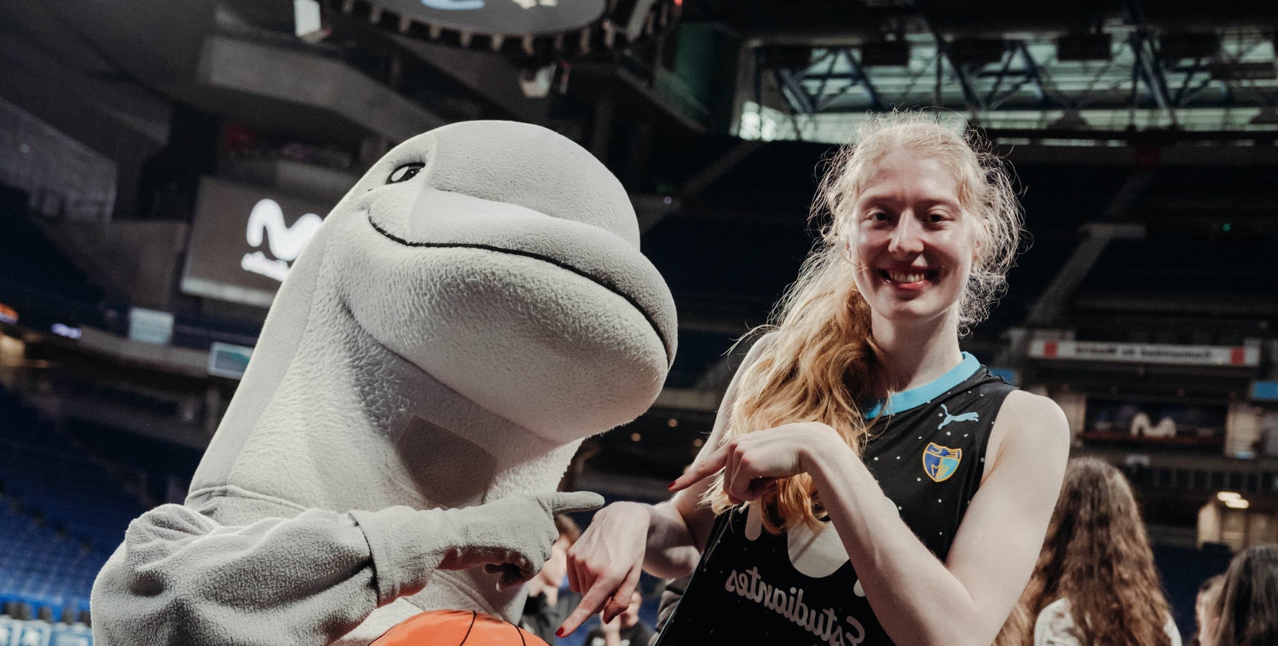 BuehnerplusMascotMadrid-horizontalflip