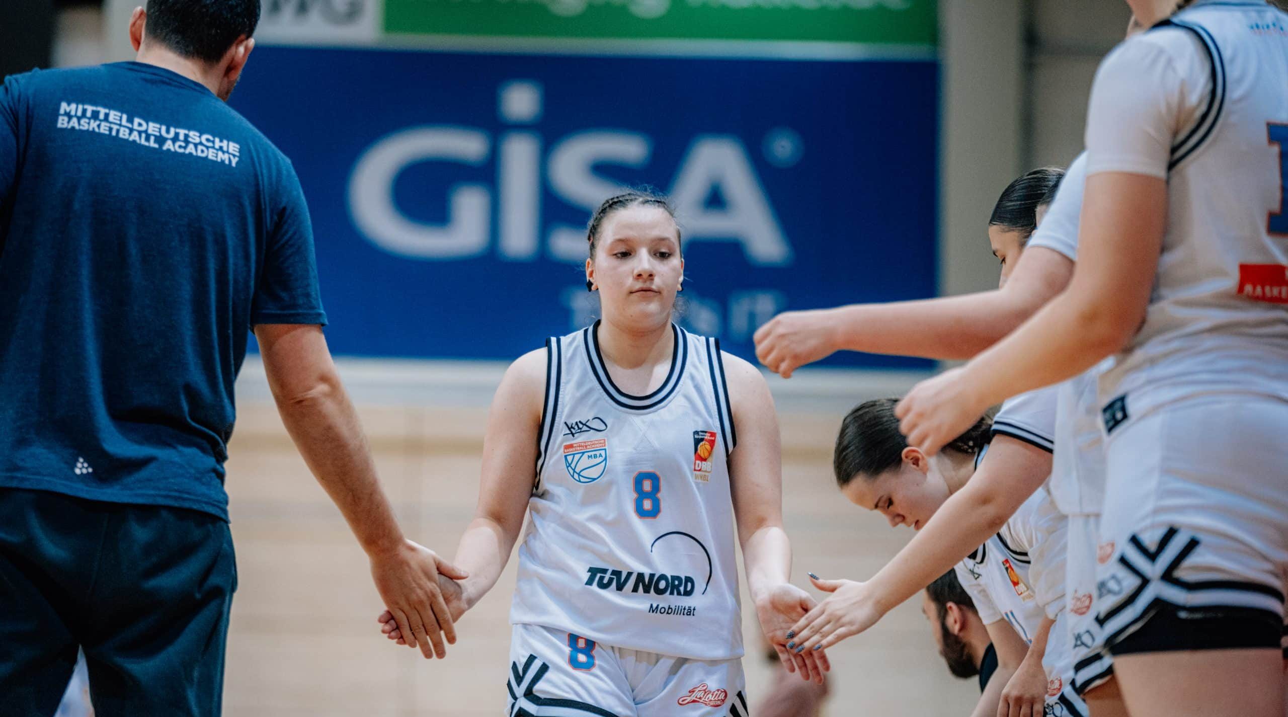 Alicia Rosanke (MBA) waehrend der Saison 2025-2026 in der WNBL Mitteldeutsche Basketball Academy und Alba Berlin in der SWH Arena am 27. October 2025 in Halle Saale, Sachsen Anhalt, Deutschland
