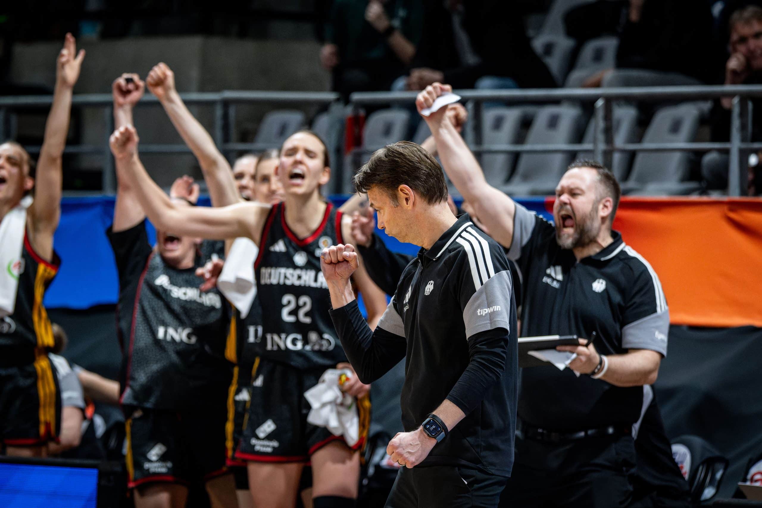 Basketball Villeurbanne 17.03.2026
Wommen’s Basketball World Cup 2026
Qualifying Tournament
Nigeria (NIG) - Deutschland (GER)
Olaf Lange (Deutschland, Trainer)
Jubel
Stefan Möller (Assistenztrainer) re.
Foto: camera4